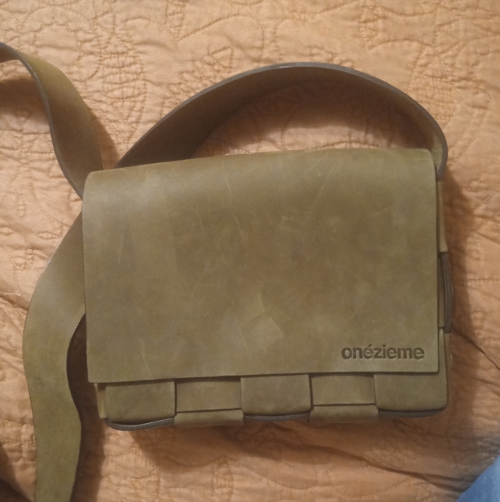 Onezieme crossbody bag. Like new condition. Leather